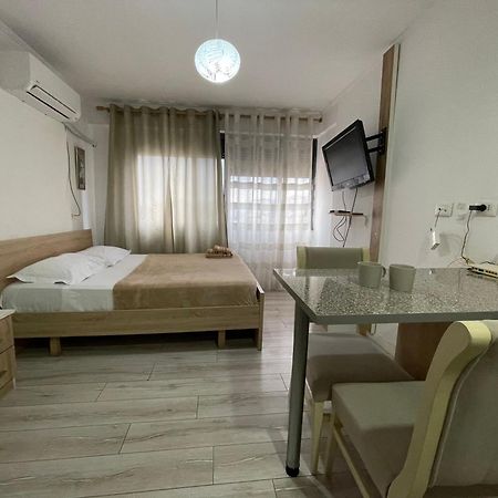 Downtown Modern Studio Apartment Tirana Exterior photo