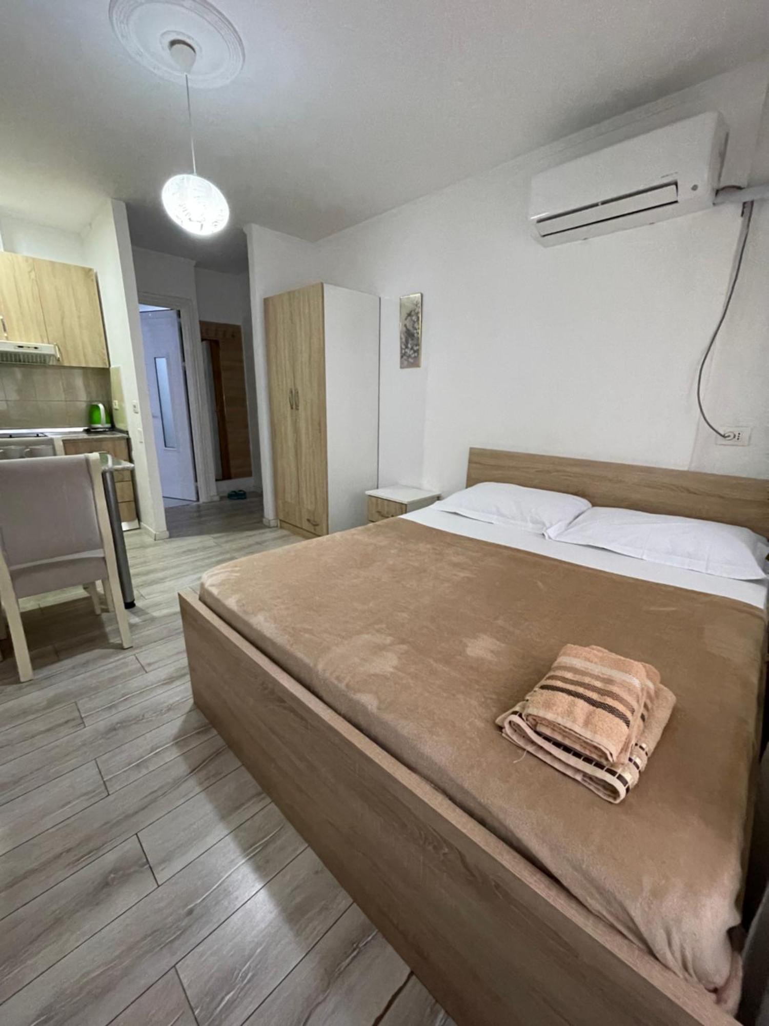 Downtown Modern Studio Apartment Tirana Exterior photo