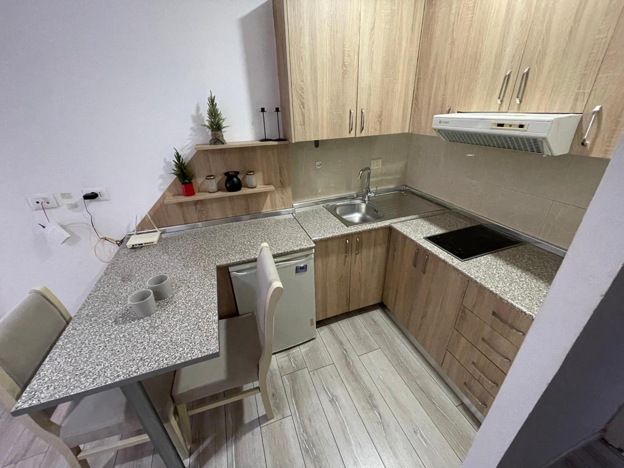 Downtown Modern Studio Apartment Tirana Exterior photo