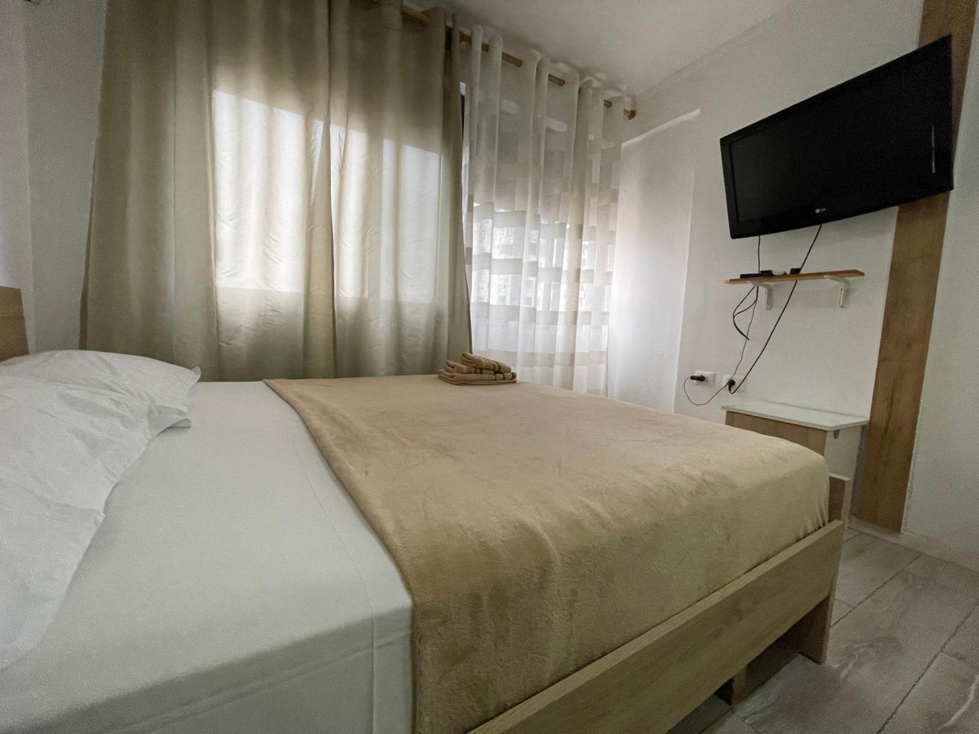Downtown Modern Studio Apartment Tirana Exterior photo