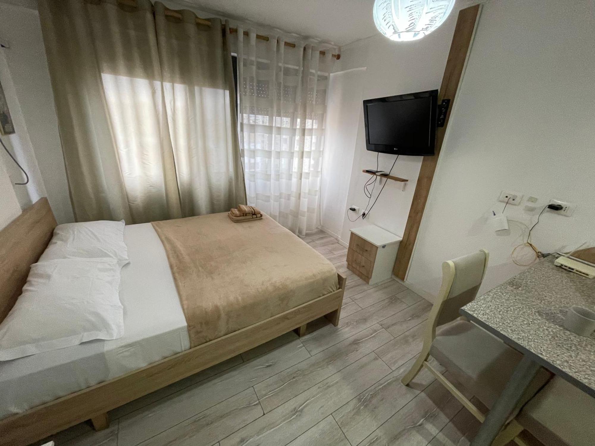 Downtown Modern Studio Apartment Tirana Exterior photo