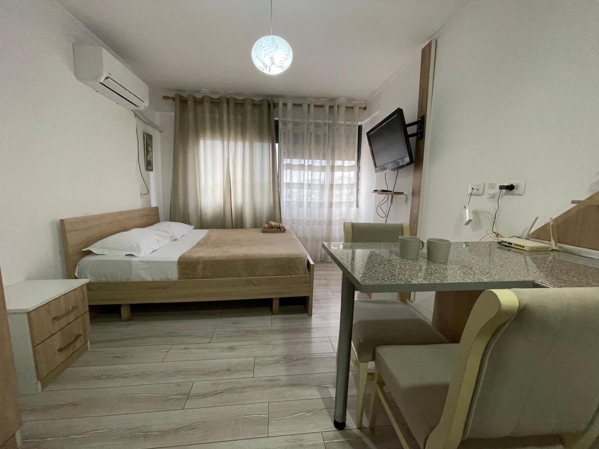 Downtown Modern Studio Apartment Tirana Exterior photo